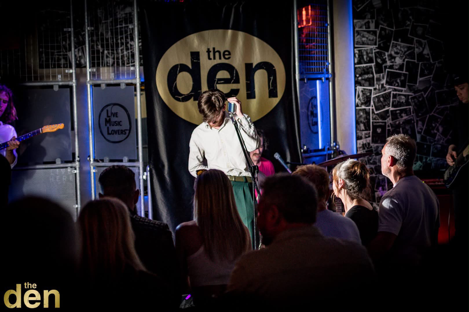 The Echoes vocalist performing live